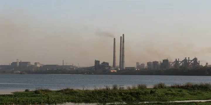 INDIA LACKS SO2 EMISSION STANDARDS FOR STEEL PLANTS